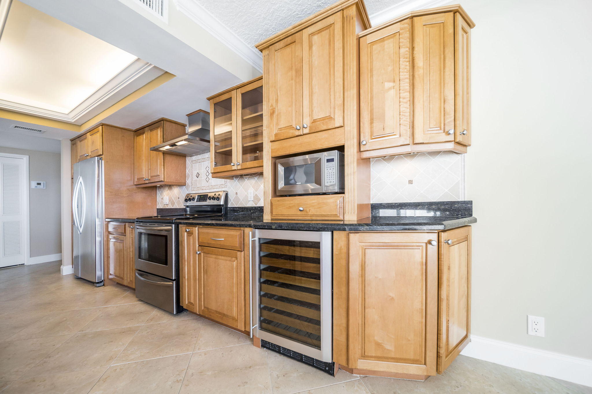 5460 North Ocean Drive, Unit 3D Riviera Beach, FL 33404 - Photo 8 of 30 Kitchen