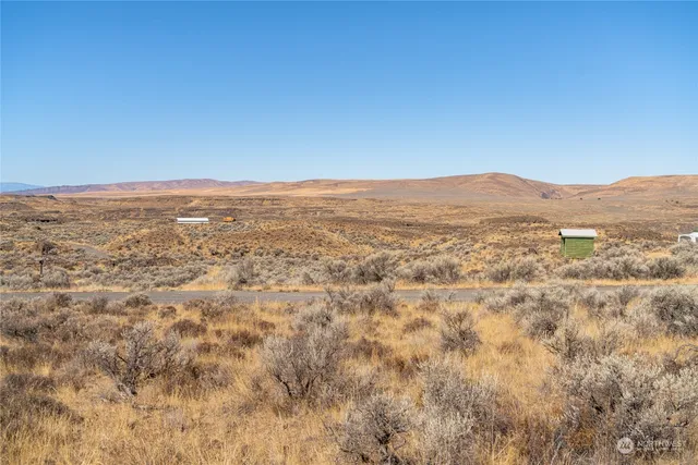 a view of an outdoor space