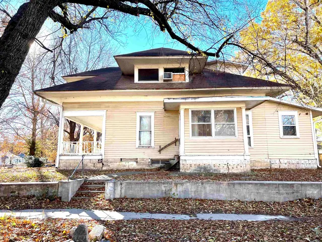$30,000 | 425 North 4th Street, Arkansas City, KS 67005