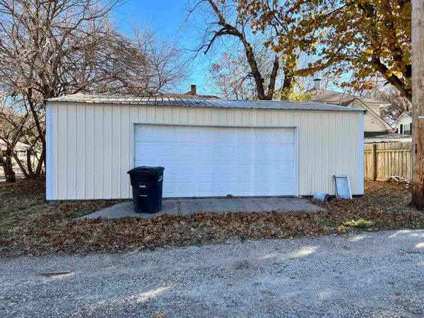 $30,000 | 425 North 4th Street, Arkansas City, KS 67005