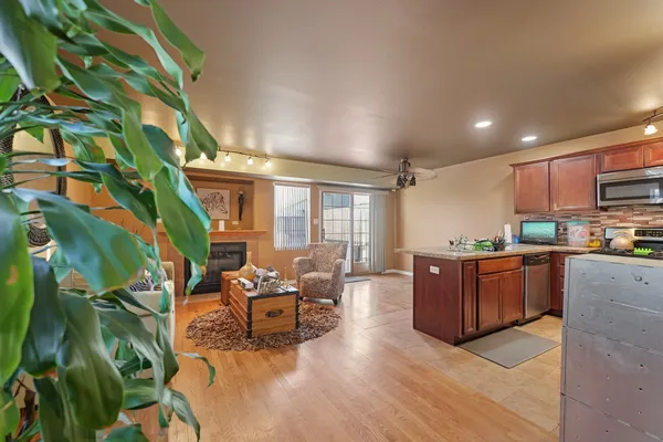$235,000 | 15725 Kedzie Avenue, Unit 9, Markham, IL 60428