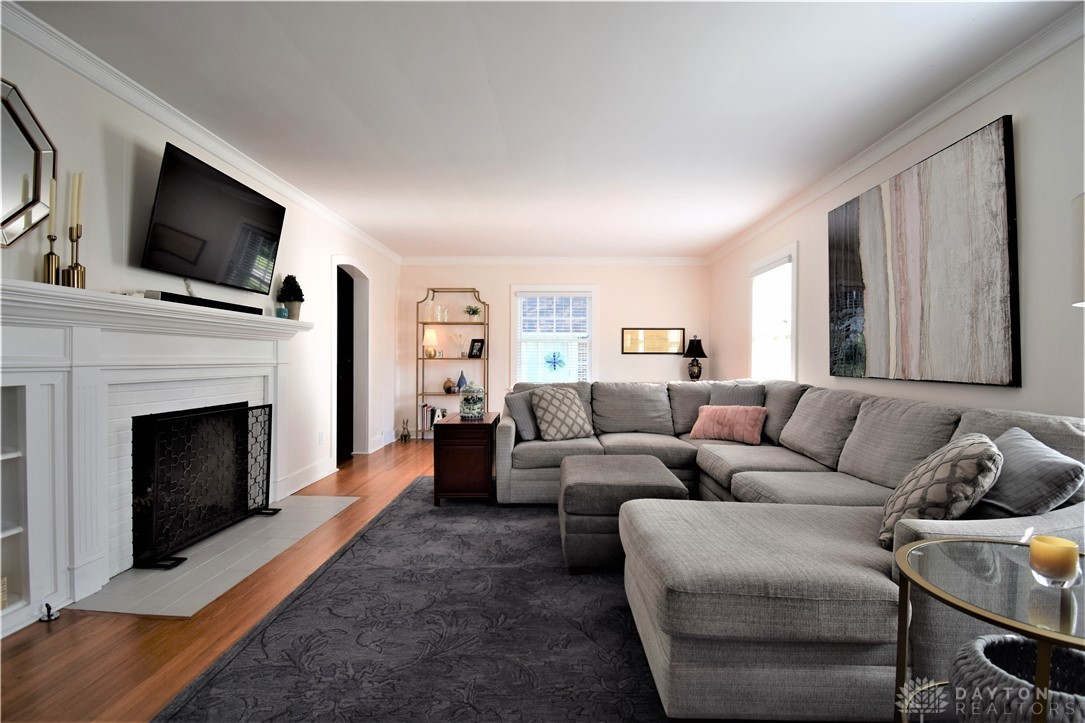 1753 Walnut Terrace Springfield, OH 45504 - Photo 13 of 38 Living room with furniture