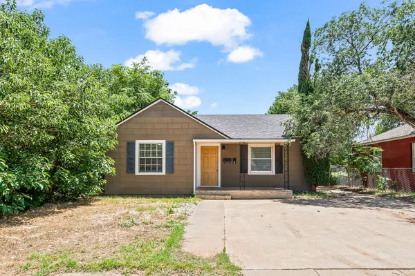 $995 | 2213 27th Street, Lubbock, TX 79411