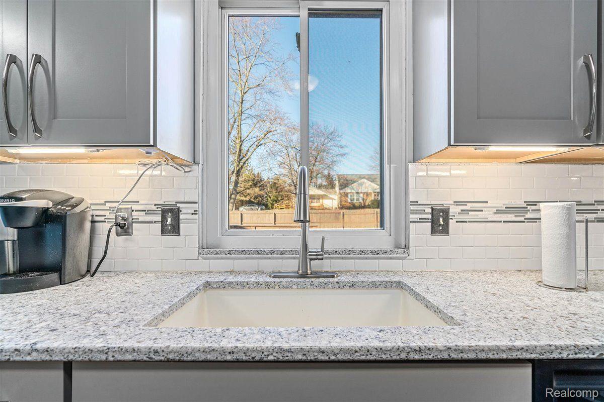 8982 Lee Road Brighton, MI 48116 - Photo 24 of 35 Gallery Image 24