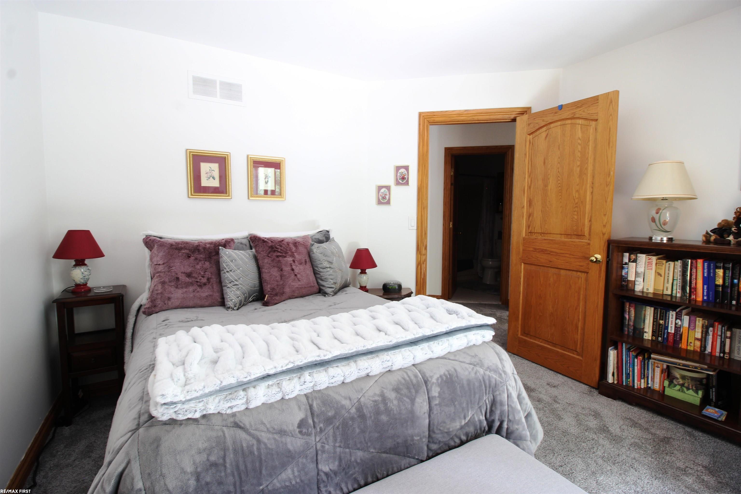 2391 Rochelle Park Drive Rochester, MI 48309 - Photo 25 of 29 50113508-24.JPG