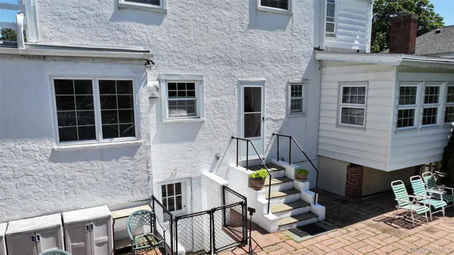 a view of house with outdoor space