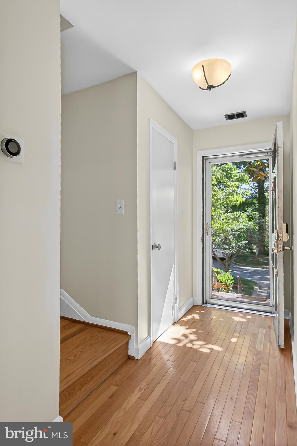 7611 Tiverton Drive Springfield, VA 22152 - Photo 4 of 44 Welcoming entry
