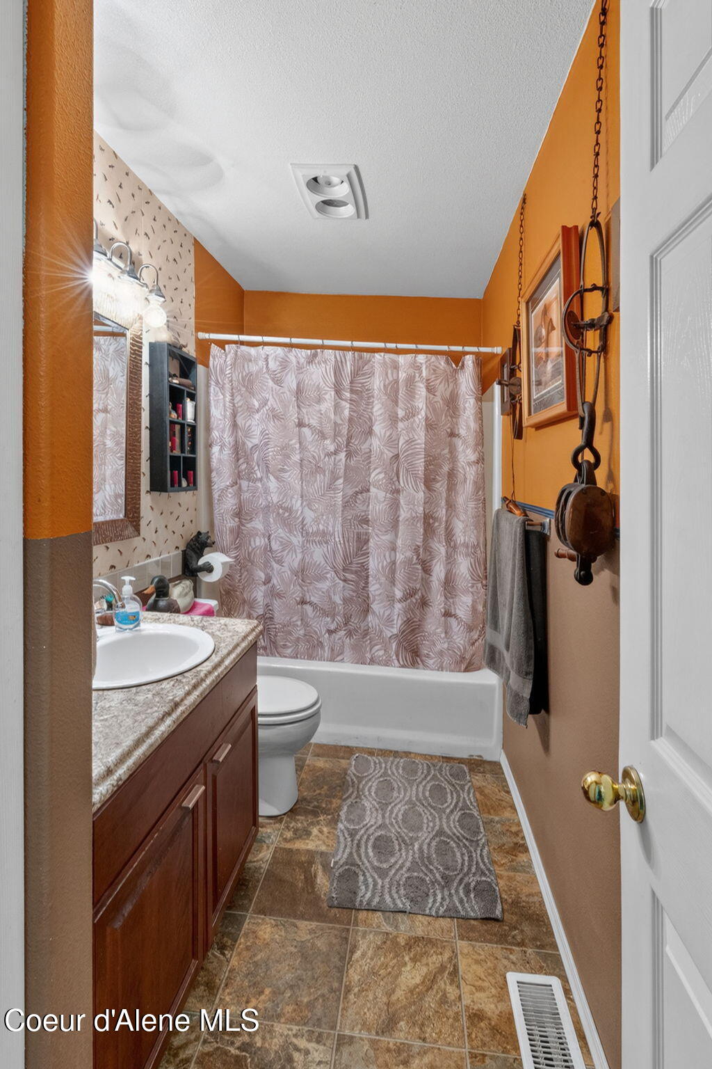 701 South Pleasant View Road Post Falls, ID 83854 - Photo 22 of 30 Guest Bathroom