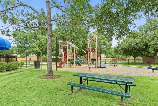 $320,000 | 7622 Crestbrook Manor Lane, Cypress, TX 77433