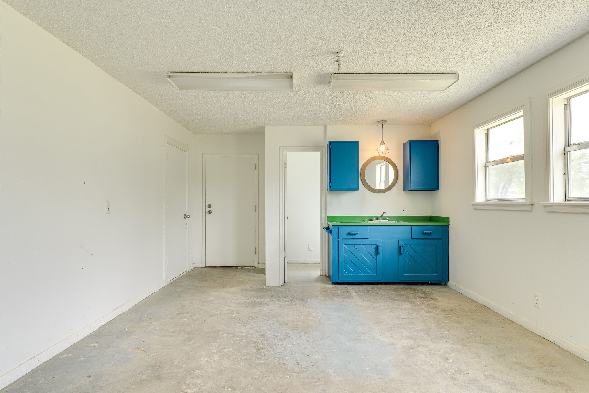 320 Greenridge Road Georgetown, TX 78628 - Photo 33 of 38 a view of a garage
