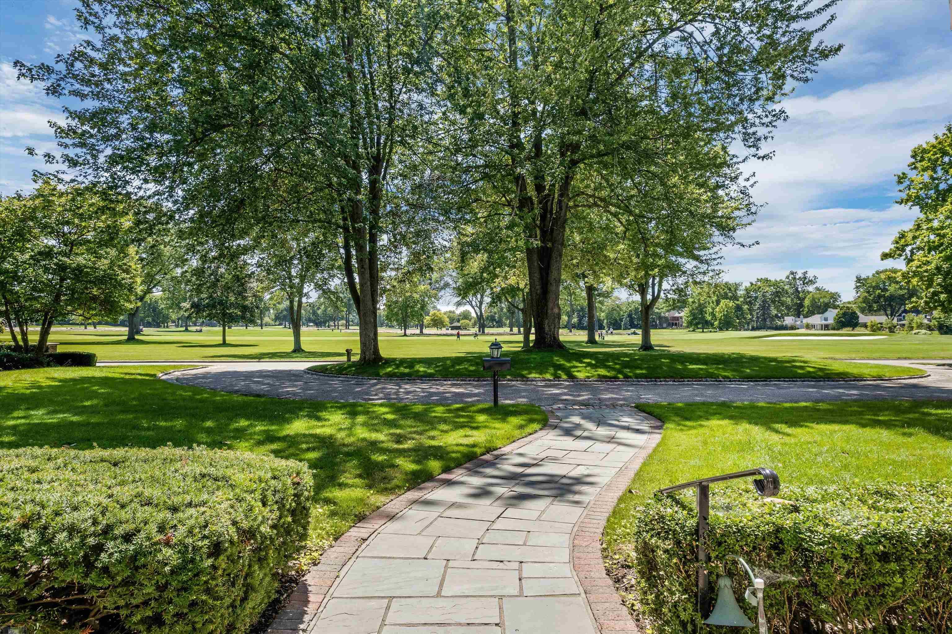 382 Provencal Road Grosse Pointe Farms, MI 48236 - Photo 7 of 95