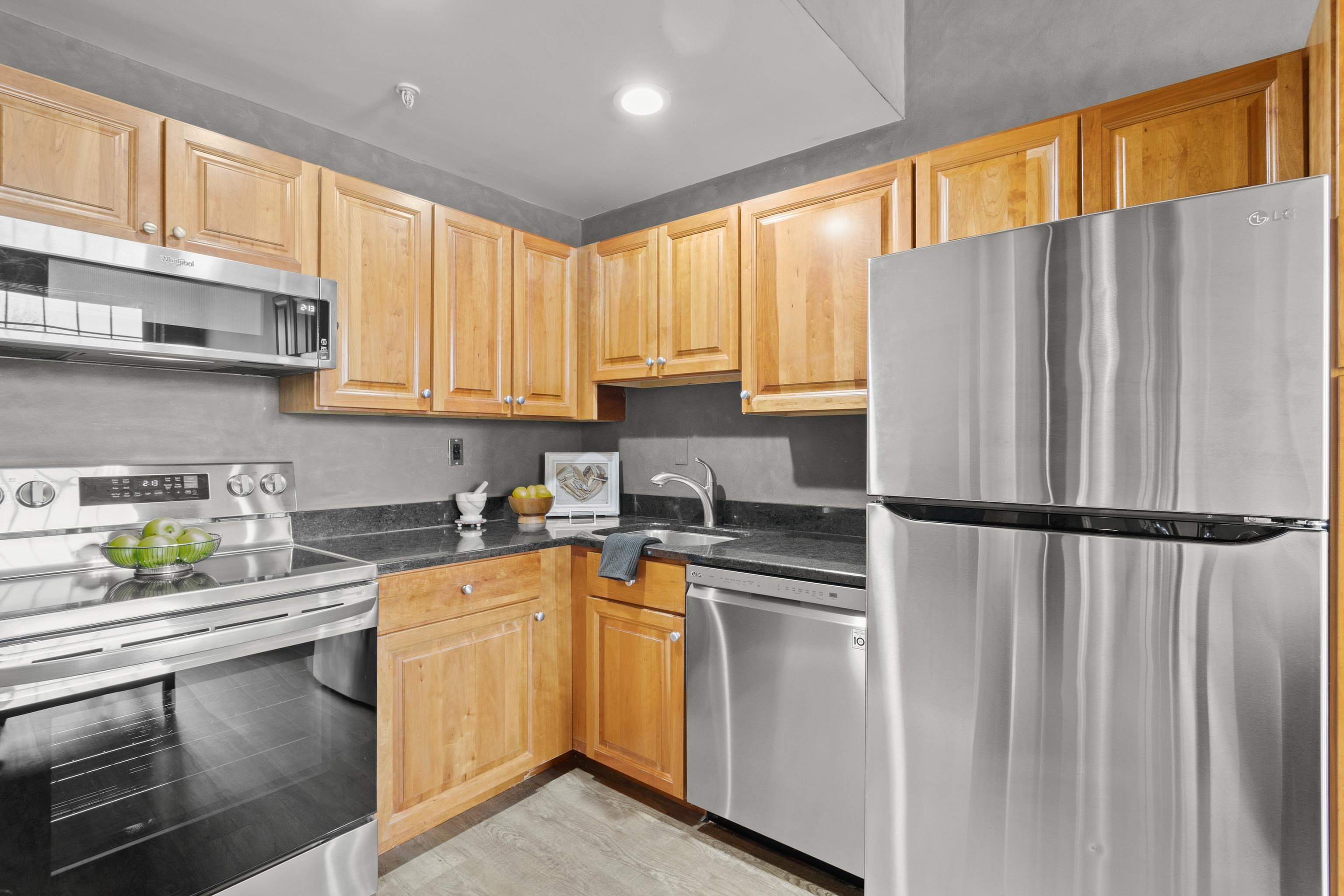 335 Cypress Street, Unit 2S Manchester, NH 03103 - Photo 12 of 22