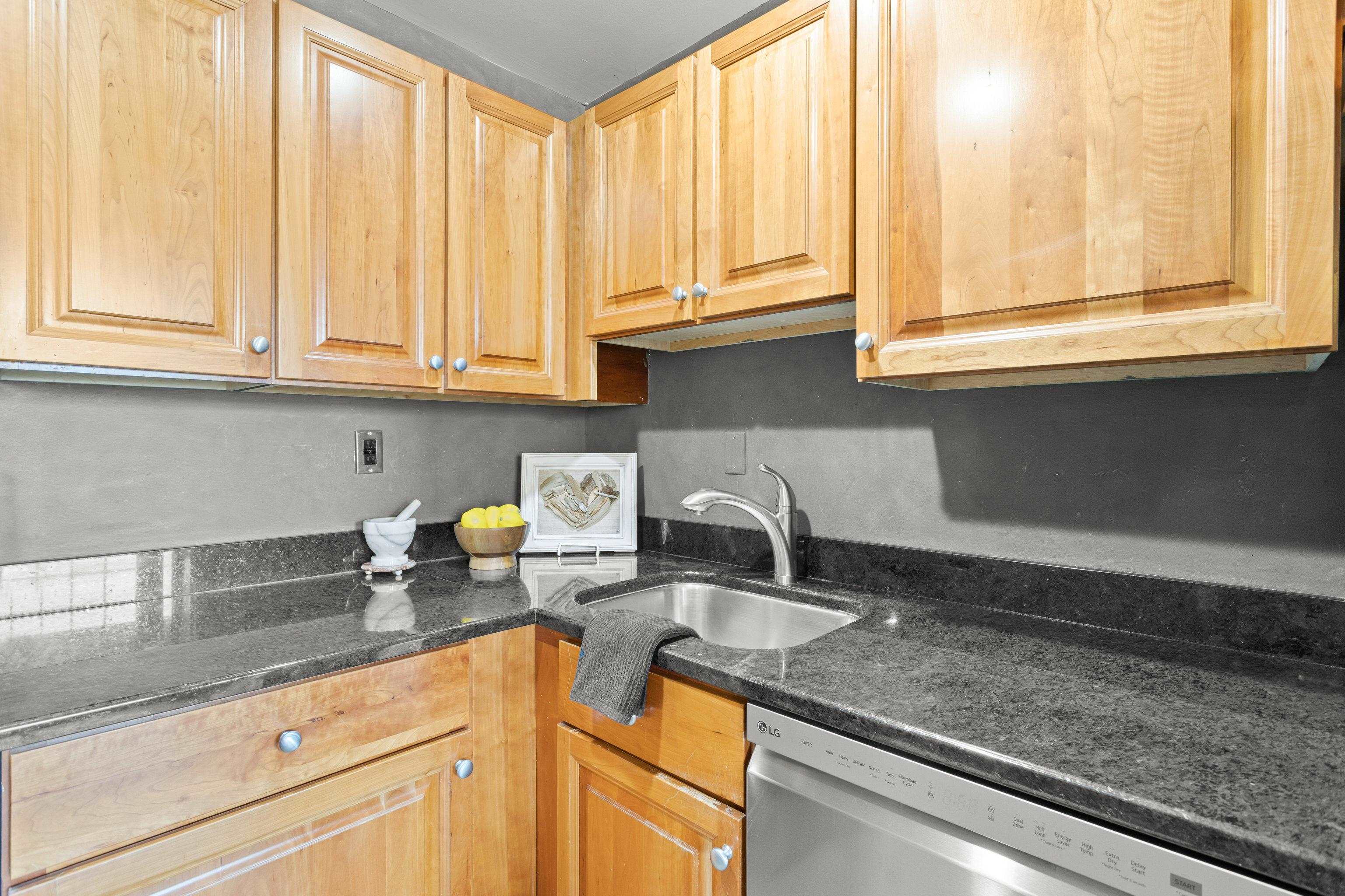 335 Cypress Street, Unit 2S Manchester, NH 03103 - Photo 14 of 22