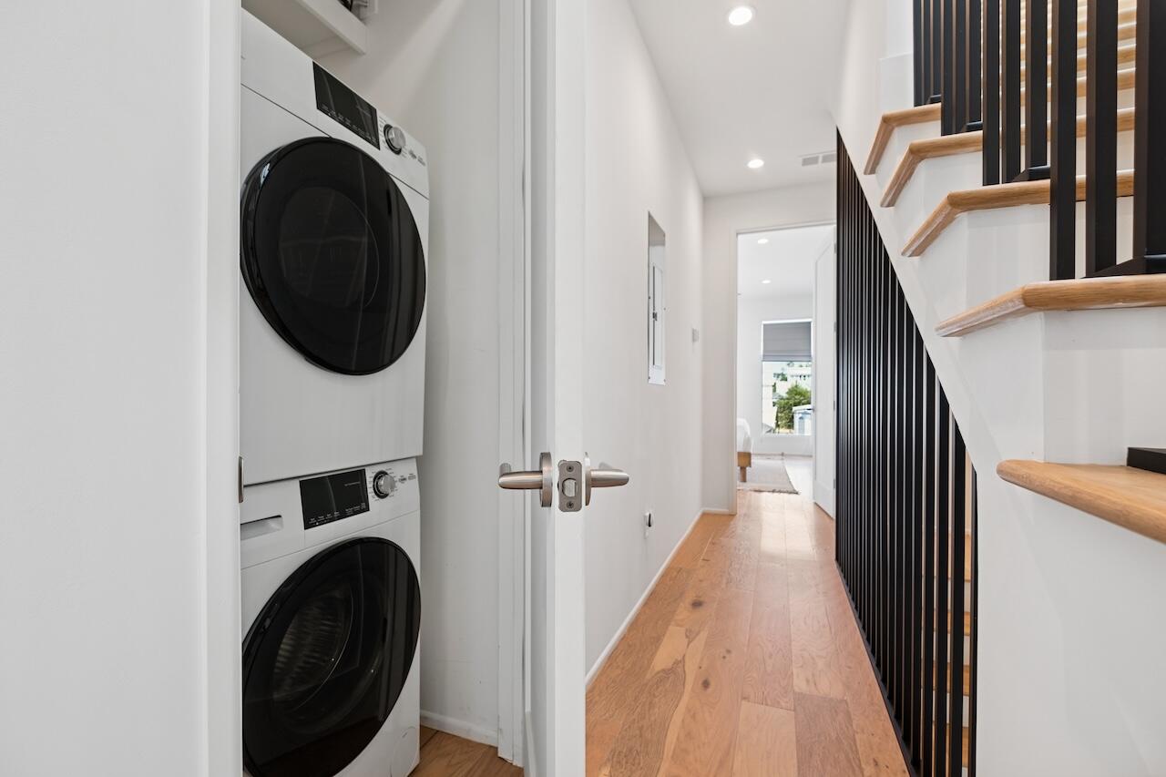 199 Fishburne Street Charleston, SC 29403 - Photo 19 of 24 Washer & Dryer Convey