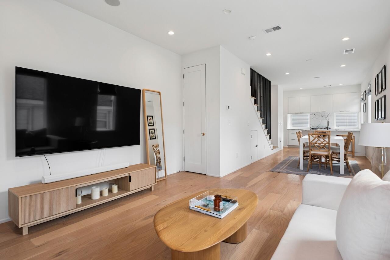 199 Fishburne Street Charleston, SC 29403 - Photo 4 of 24 Lots of Natural Light