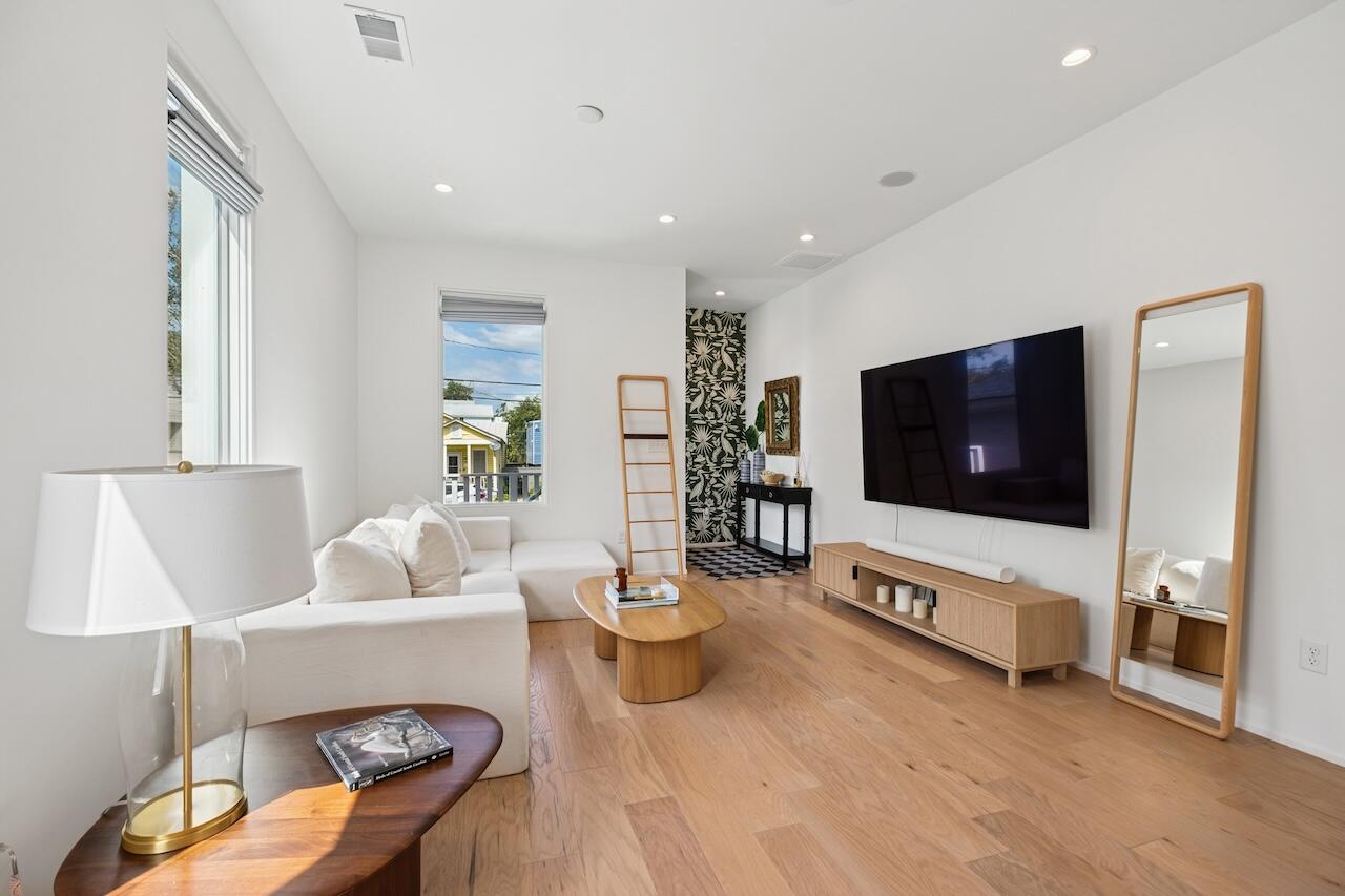 199 Fishburne Street Charleston, SC 29403 - Photo 6 of 24 Oversized Windows Throughout