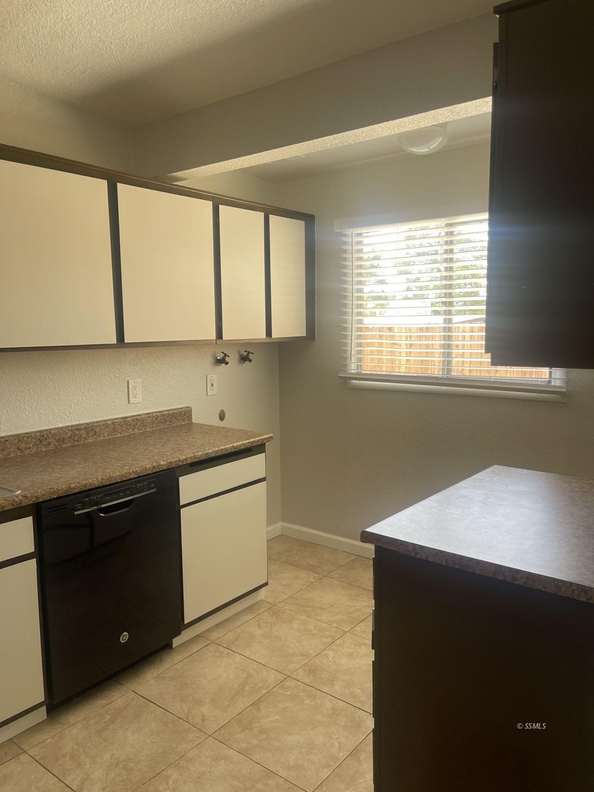 244 Oasis Drive Ridgecrest, CA 93555 - Photo 4 of 19 Gallery Image 4