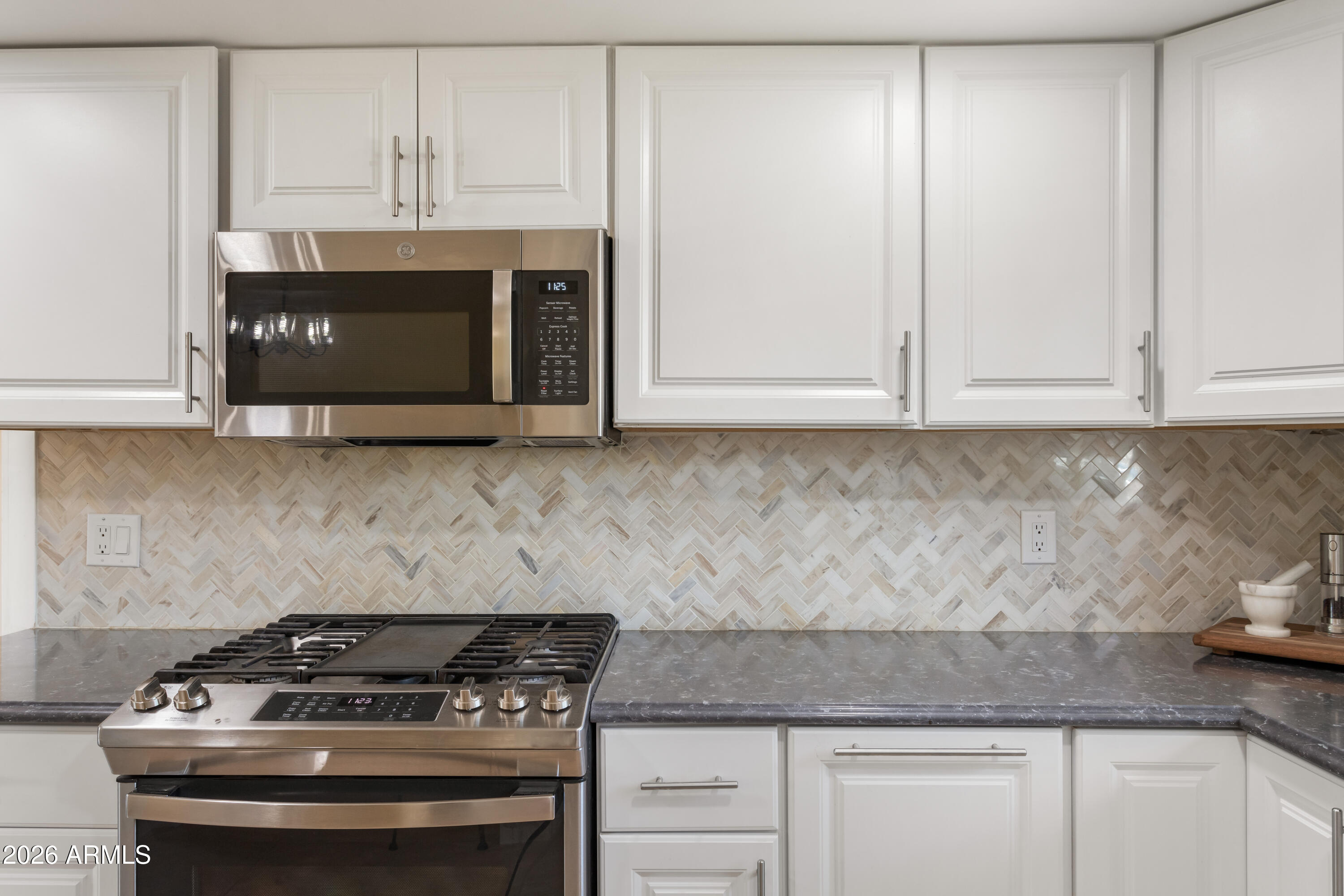805 Suffolk Road Sierra Vista, AZ 85635 - Photo 15 of 49 kitchen