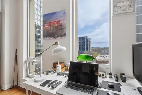 $299,000 | 1400 South Michigan Avenue, Unit 1001, Chicago, IL 60605