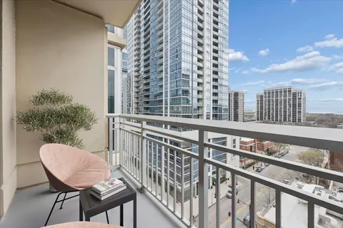 $299,000 | 1400 South Michigan Avenue, Unit 1001, Chicago, IL 60605