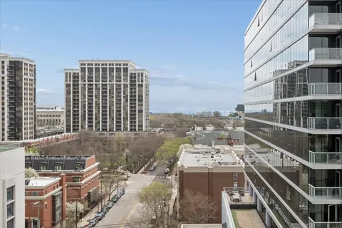 $299,000 | 1400 South Michigan Avenue, Unit 1001, Chicago, IL 60605