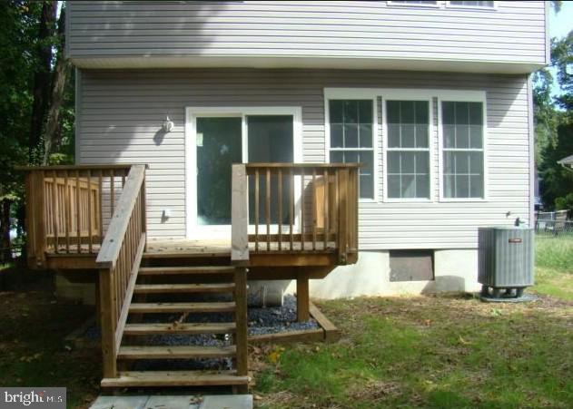 1520 Webster Place Edgewater, MD 21037 - Photo 19 of 20 front view of a house with a yard