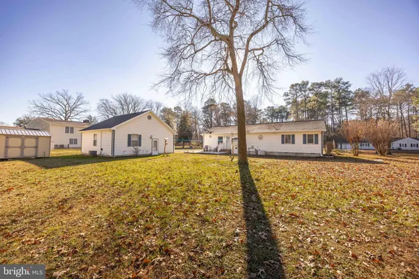 a view of back yard of the house