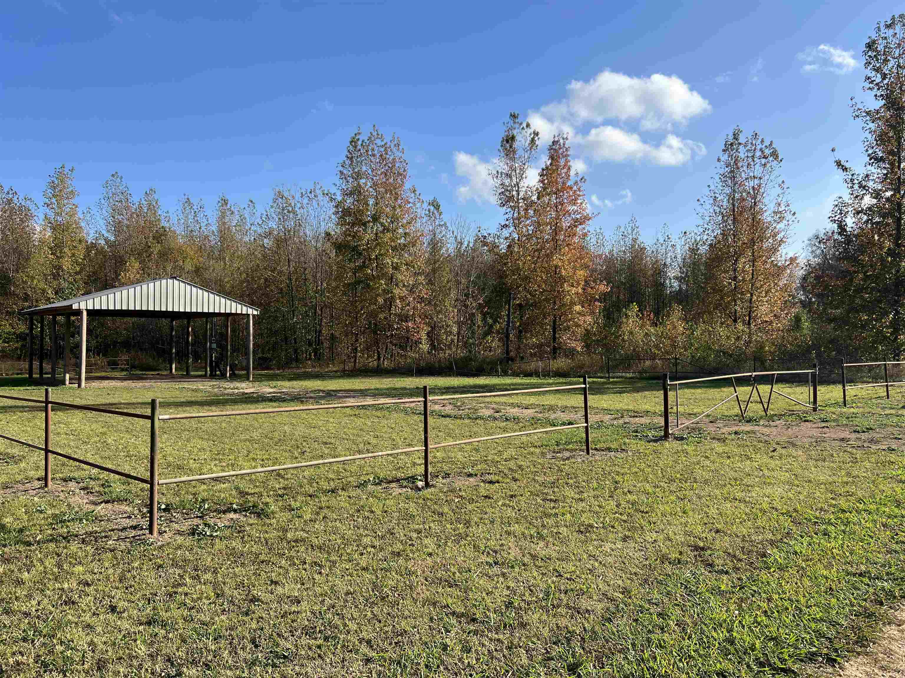 88-89 Towboat Lane Adamsville, TN 38310 - Photo 3 of 4 a view of a tennis court