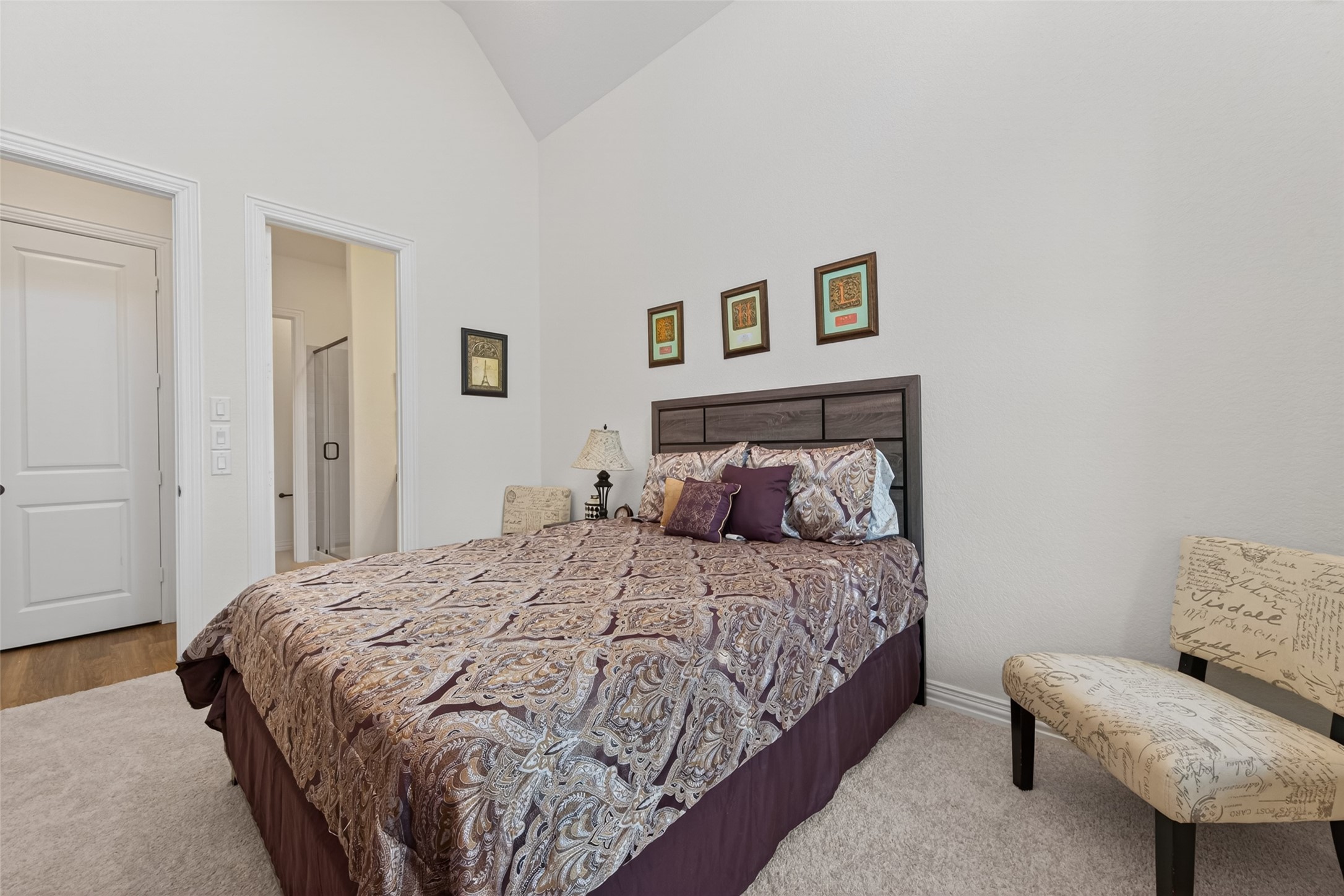 20802 Mirror Point Drive Cypress, TX 77433 - Photo 24 of 37 This inviting bedroom boasts an ensuite bathroom and ample square footage, establishing a tranquil sanctuary. Crafted with comfort and relaxation in mind, it provides an exceptional respite. The thoughtfully designed layout and serene ambiance make it an ideal space for relaxation and rejuvenation.