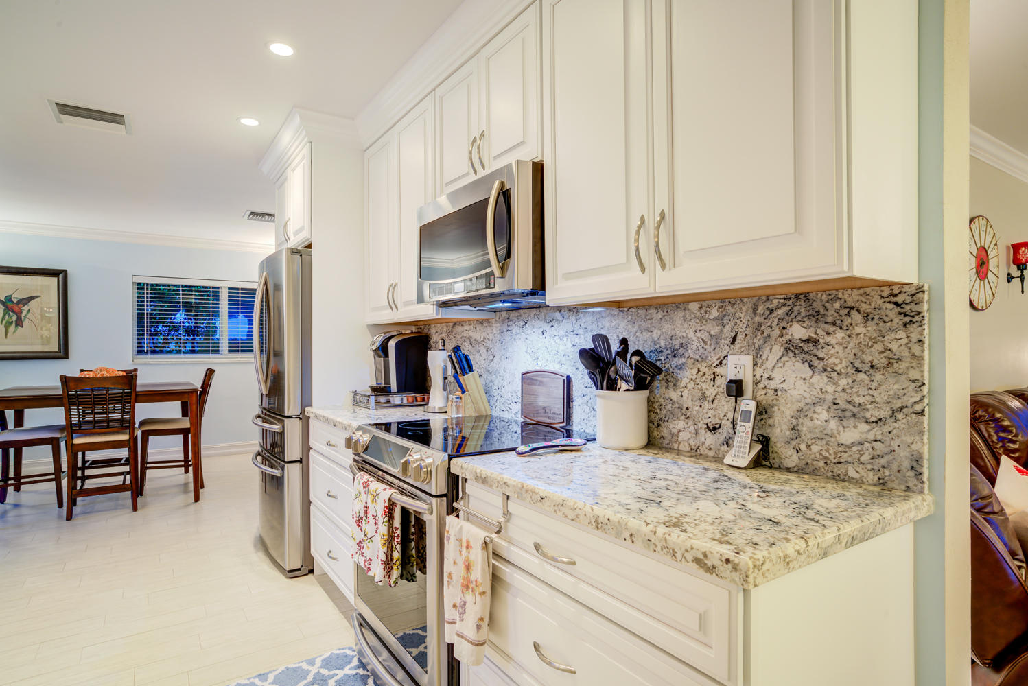 1295 Sycamore Terrace Boca Raton, FL 33486 - Photo 5 of 32 Kitchen/Convection Oven