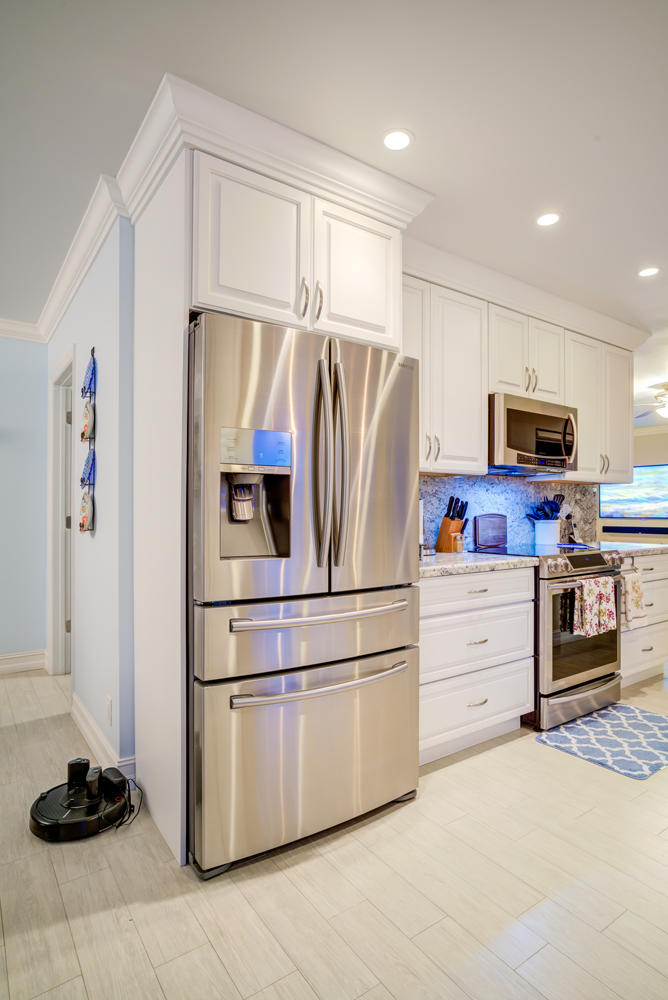1295 Sycamore Terrace Boca Raton, FL 33486 - Photo 6 of 32 Kitchen/Samsung Appliances