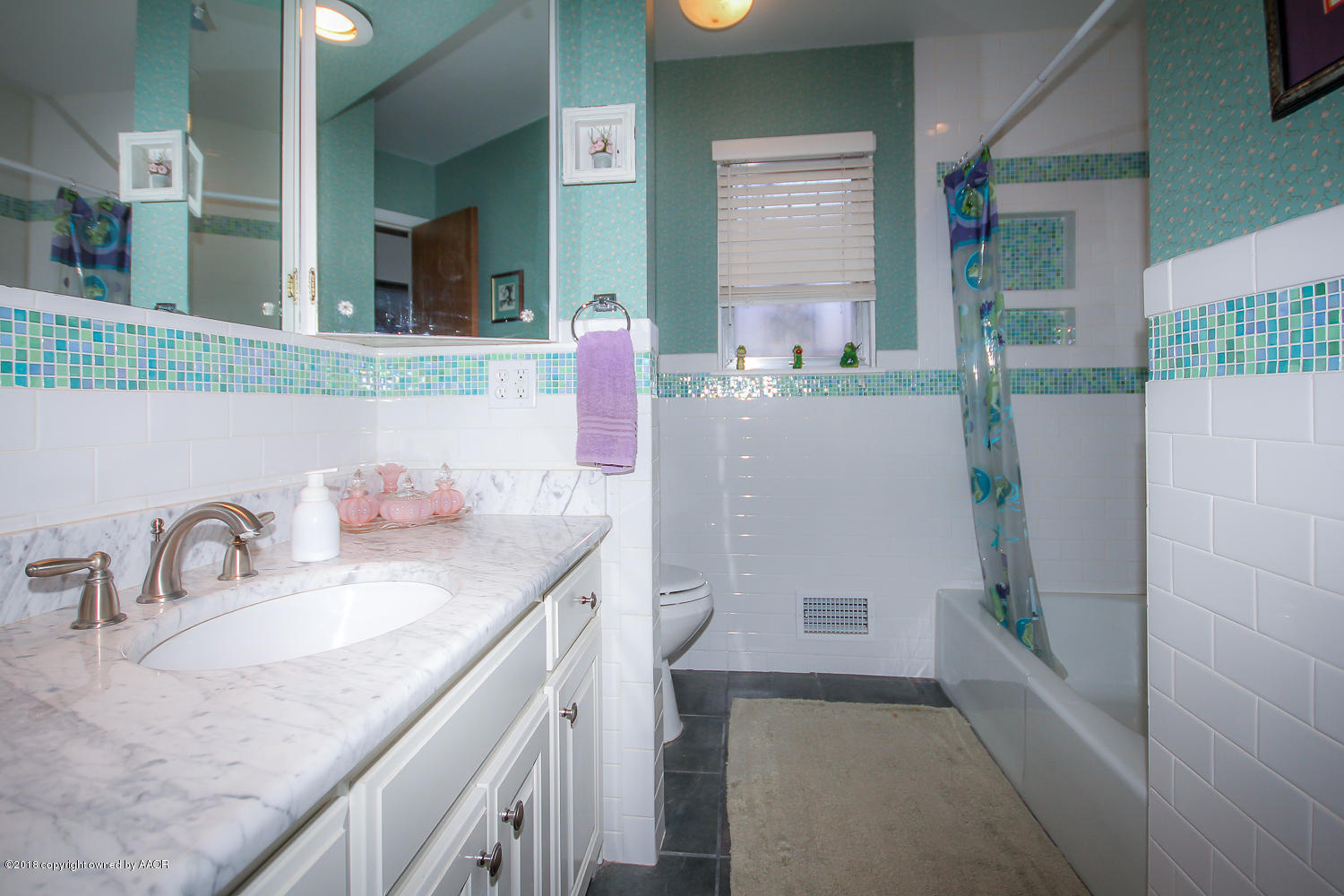 5021 Arden Road Amarillo, TX 79110 - Photo 23 of 38 Bathroom