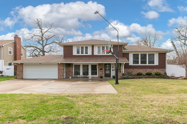 $225,000 | 2316-29 29 1/2 Street, Rock Island, IL 61201