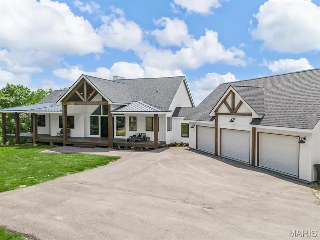$899,900 | 22206 Tree Farm Road, Hermann, MO 65041