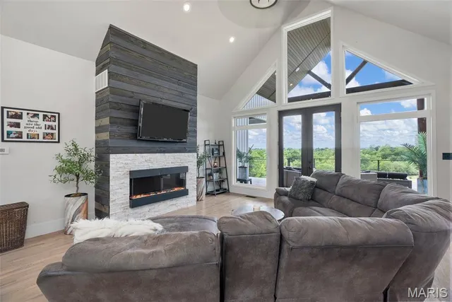 $899,900 | 22206 Tree Farm Road, Hermann, MO 65041