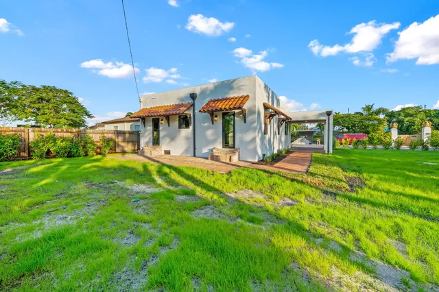 a view of a house with a big yard