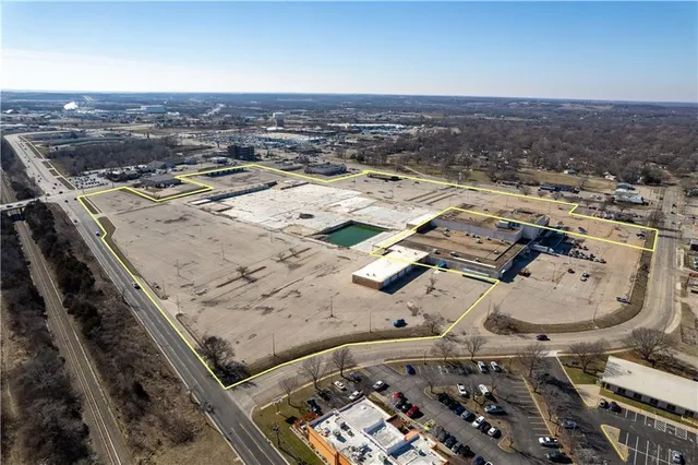 $15,333,120 | 3500-3600 Southwest Topeka Boulevard, Topeka, KS 66611