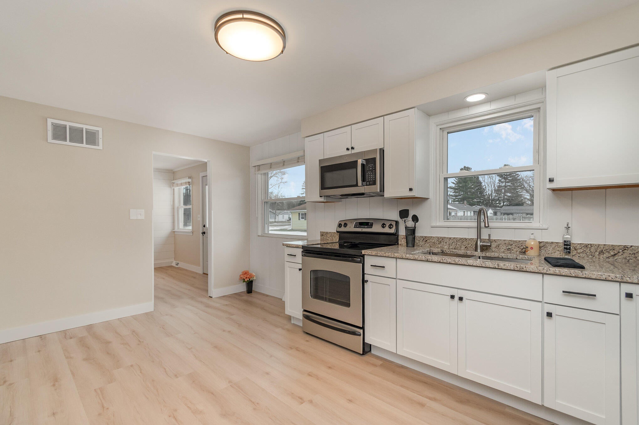 330 North River Road Saginaw, MI 48609 - Photo 8 of 25 Gallery Image 8