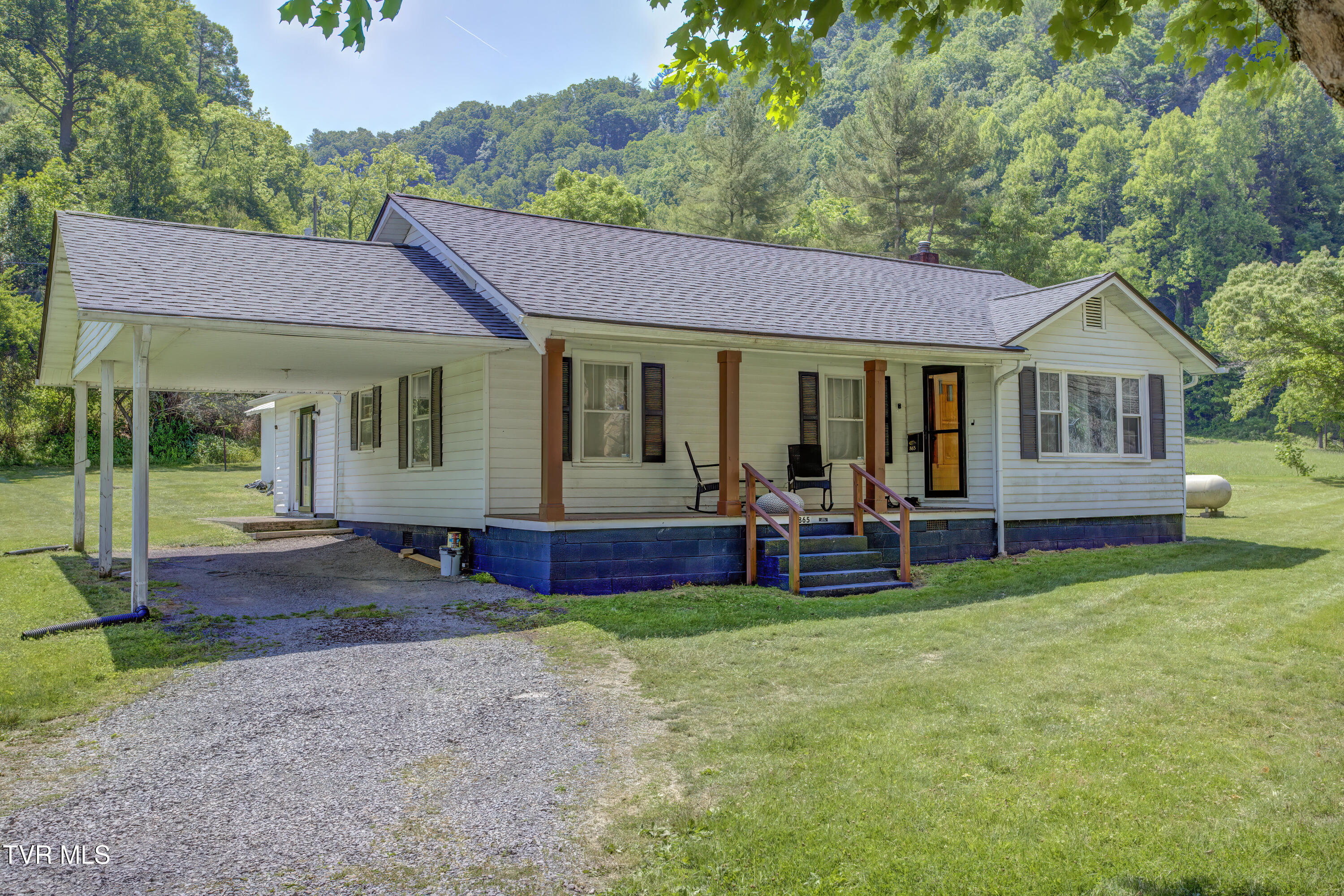 865 Shelleys Road Bristol, VA 24202 - Photo 2 of 41 865 Shelleys Rd (39)