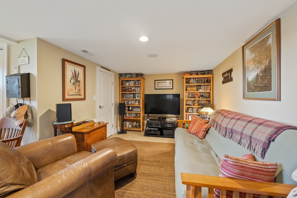 530 Griffin Road Suffield, CT 06093 - Photo 27 of 41