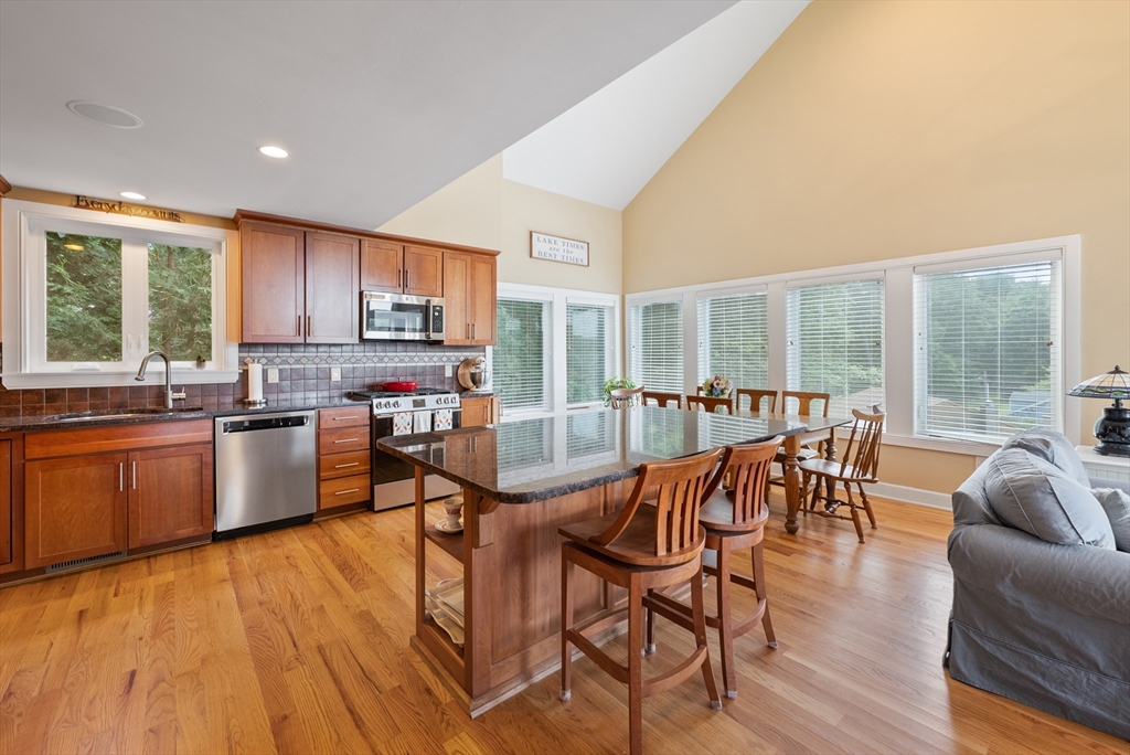 530 Griffin Road Suffield, CT 06093 - Photo 9 of 41