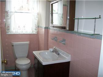 810 Ripley Street Philadelphia, PA 19111 - Photo 11 of 12 Bathroom