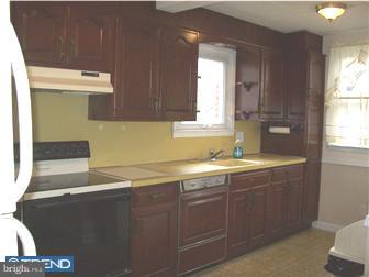 810 Ripley Street Philadelphia, PA 19111 - Photo 6 of 12 Kitchen