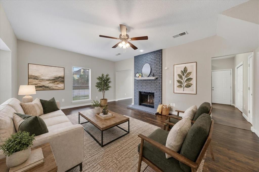 3024 Roxboro Road Euless, TX 76039 - Photo 4 of 26 Gallery Image 4
