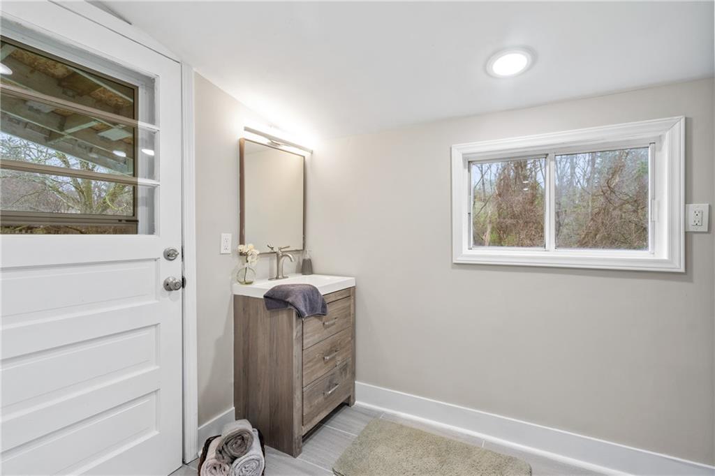 32 Cabindale Drive McKees Rocks, PA 15136 - Photo 10 of 24 Gallery Image 10