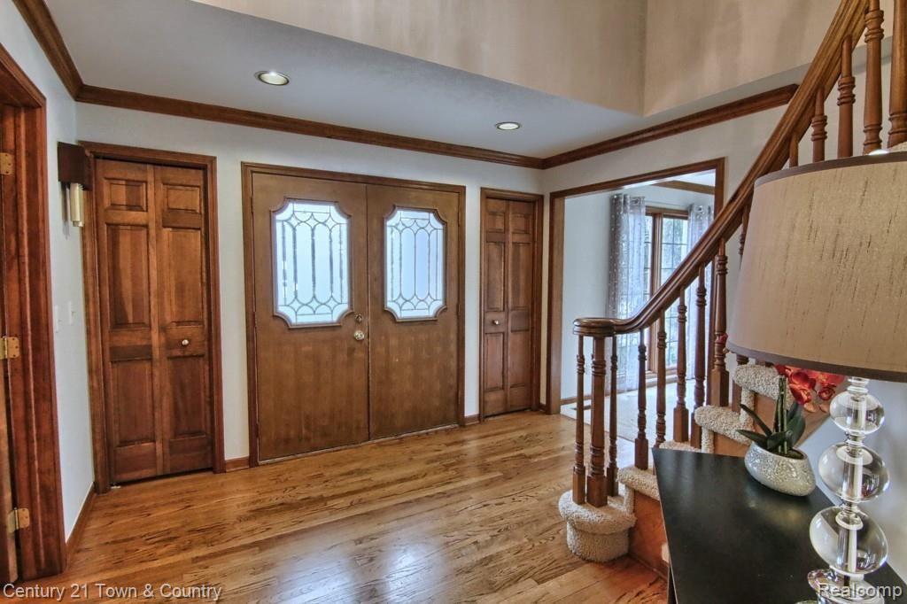 1650 Snowden Circle Rochester, MI 48306 - Photo 17 of 33 Foyer.jpg