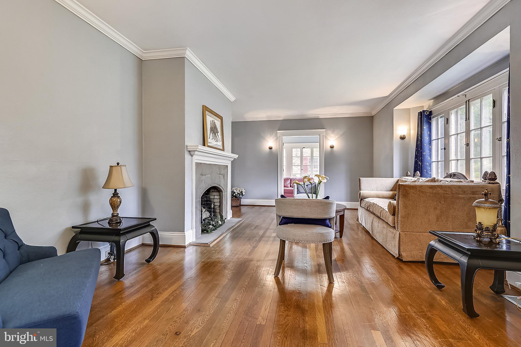 207 Kemble Road Baltimore, MD 21218 - Photo 7 of 54 Great Room- extra wide baseboard