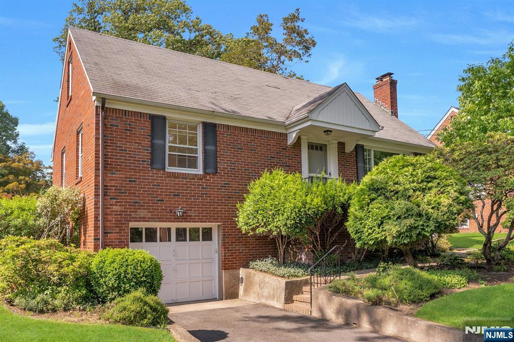 33 Ravine Dr