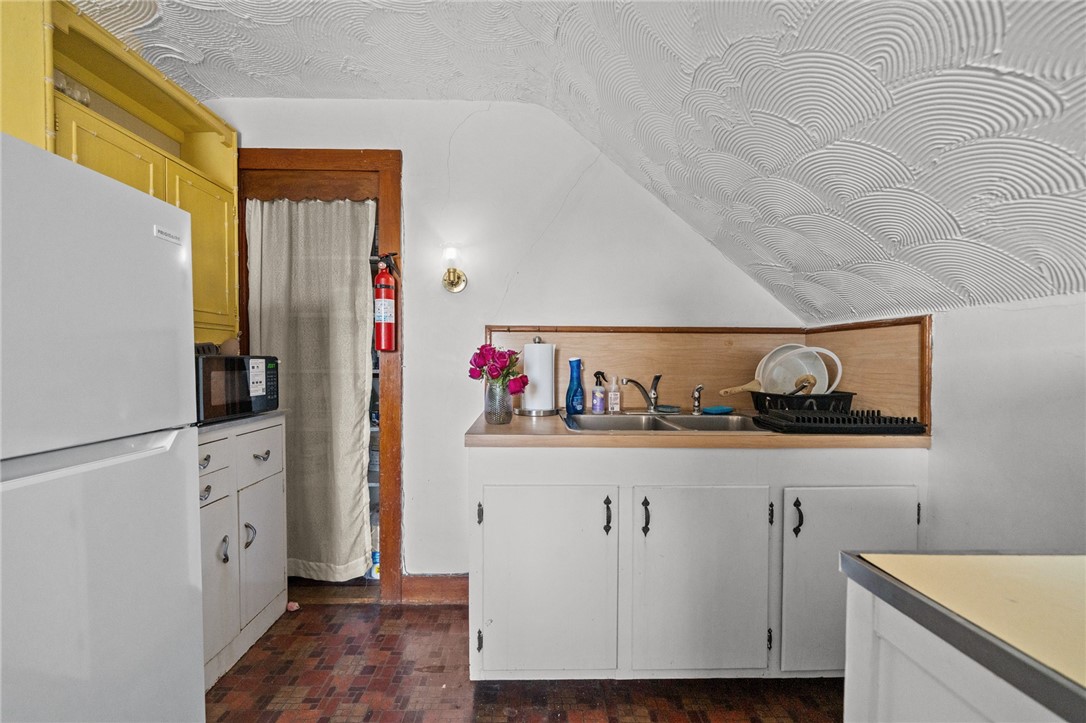 350 Broadway, Unit 2 Newport, RI 02840 - Photo 4 of 22