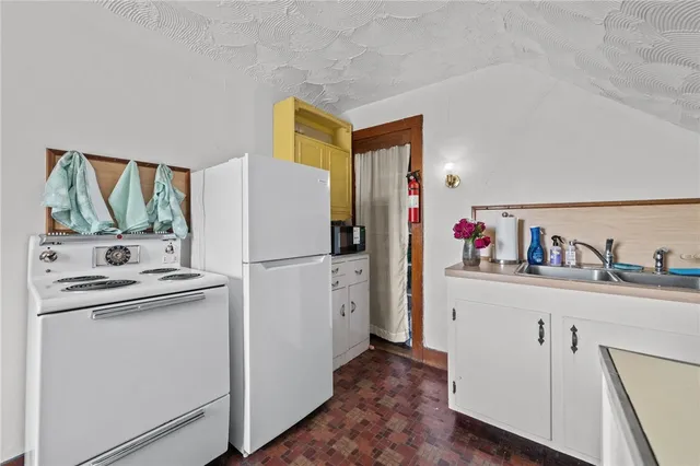 $1,500 | 350 Broadway, Unit 2, Newport, RI 02840